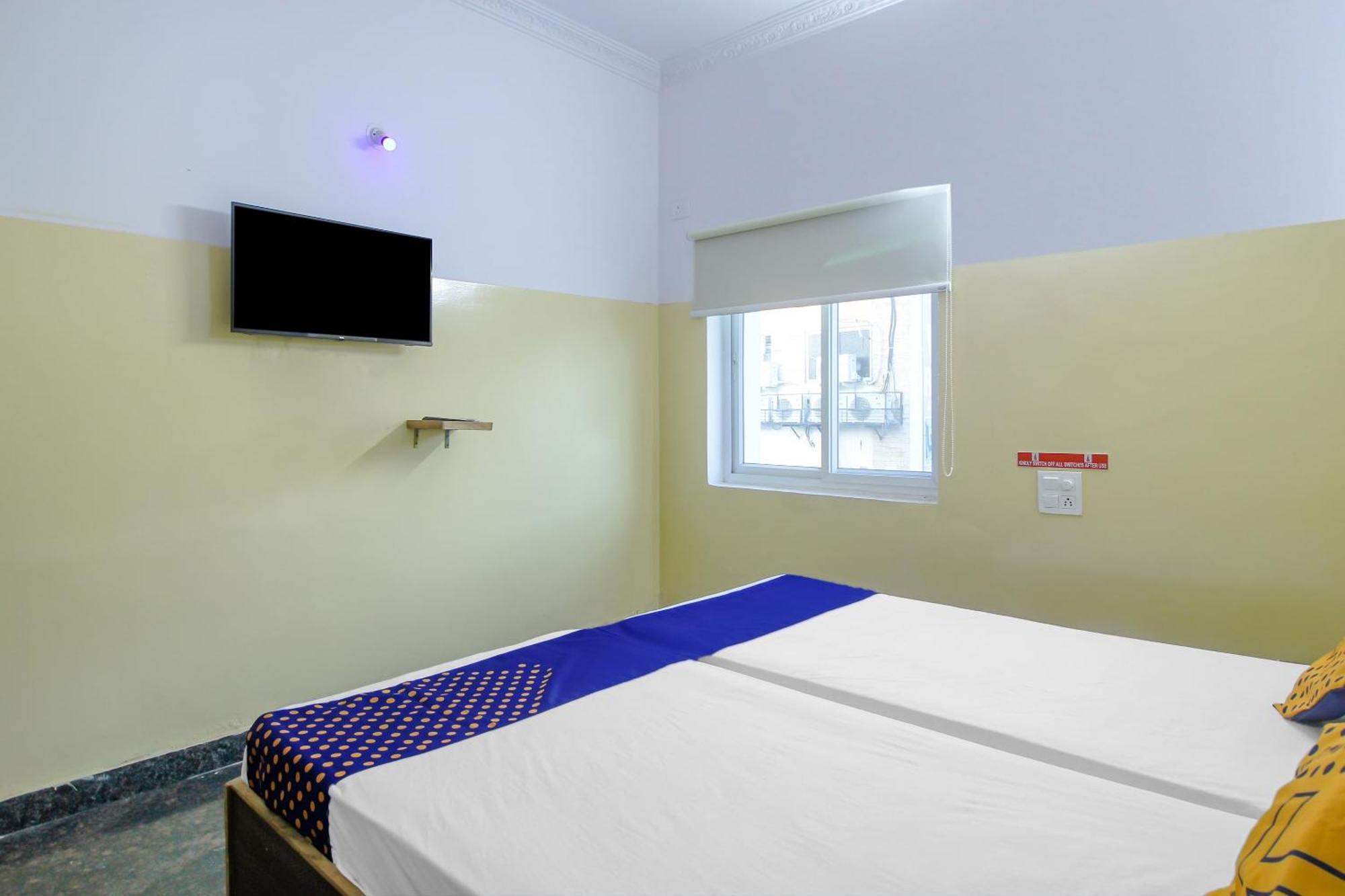 Spot On 81775 Mohit Gokul Lodge New Luxury Room'S Near Secunderabad Railway Station Lālāguda Esterno foto