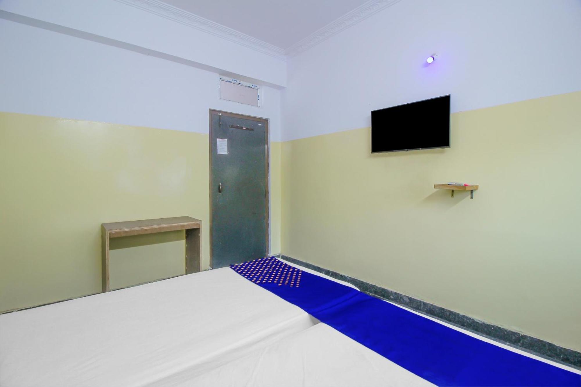 Spot On 81775 Mohit Gokul Lodge New Luxury Room'S Near Secunderabad Railway Station Lālāguda Esterno foto