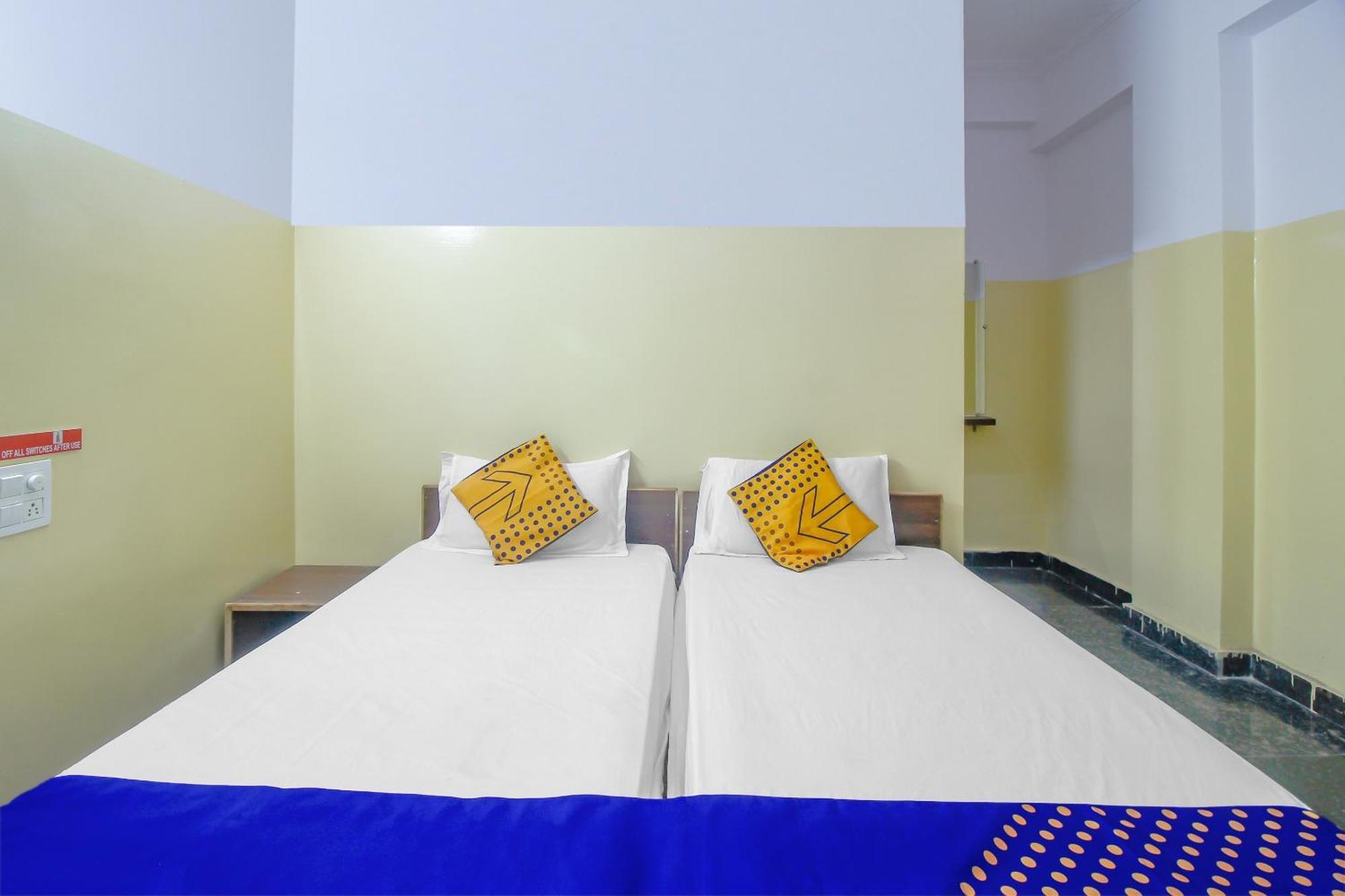 Spot On 81775 Mohit Gokul Lodge New Luxury Room'S Near Secunderabad Railway Station Lālāguda Esterno foto