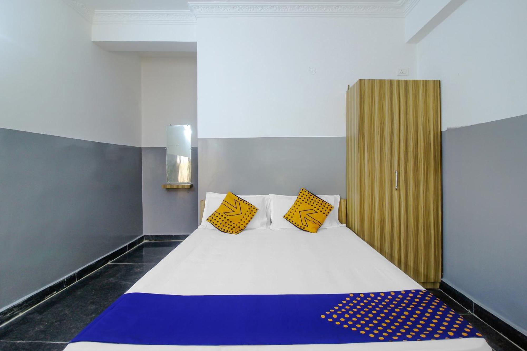 Spot On 81775 Mohit Gokul Lodge New Luxury Room'S Near Secunderabad Railway Station Lālāguda Esterno foto
